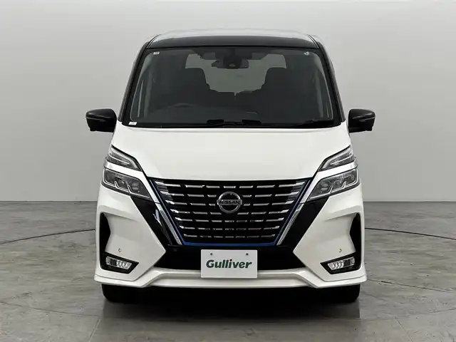 日産 セレナ e－パワー ハイウェイスター V 福岡県 2019(令1)年 6.7万km ブリリアントホワイトパール 2トーン フリップダウンモニター　/純正１０型ナビ　/アラウンドビューモニター　/ＥＴＣ　/ナビ連動ドラレコ　/プロパイロット　/エマージェンシーブレーキ　/レーンキープ　/ＢＳＭ　/パーキングアシスト　/両側電動スライドドア