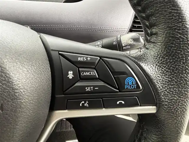 日産 セレナ e－パワー ハイウェイスター V 福岡県 2019(令1)年 6.7万km ブリリアントホワイトパール 2トーン フリップダウンモニター　/純正１０型ナビ　/アラウンドビューモニター　/ＥＴＣ　/ナビ連動ドラレコ　/プロパイロット　/エマージェンシーブレーキ　/レーンキープ　/ＢＳＭ　/パーキングアシスト　/両側電動スライドドア