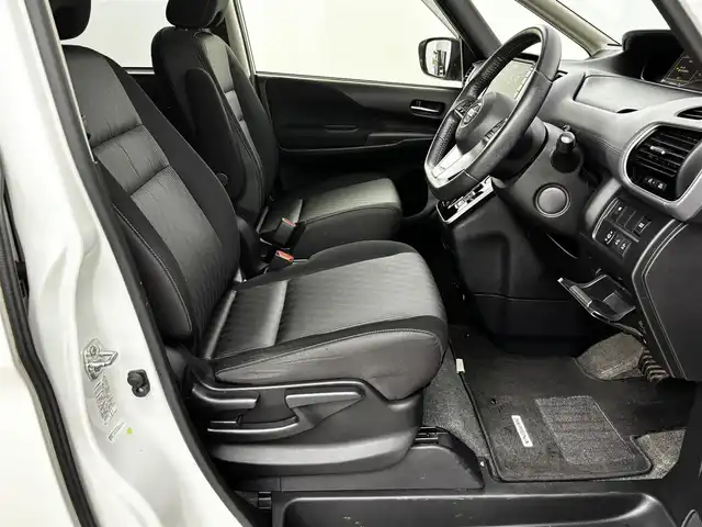 日産 セレナ e－パワー ハイウェイスター V 福岡県 2019(令1)年 6.7万km ブリリアントホワイトパール 2トーン フリップダウンモニター　/純正１０型ナビ　/アラウンドビューモニター　/ＥＴＣ　/ナビ連動ドラレコ　/プロパイロット　/エマージェンシーブレーキ　/レーンキープ　/ＢＳＭ　/パーキングアシスト　/両側電動スライドドア