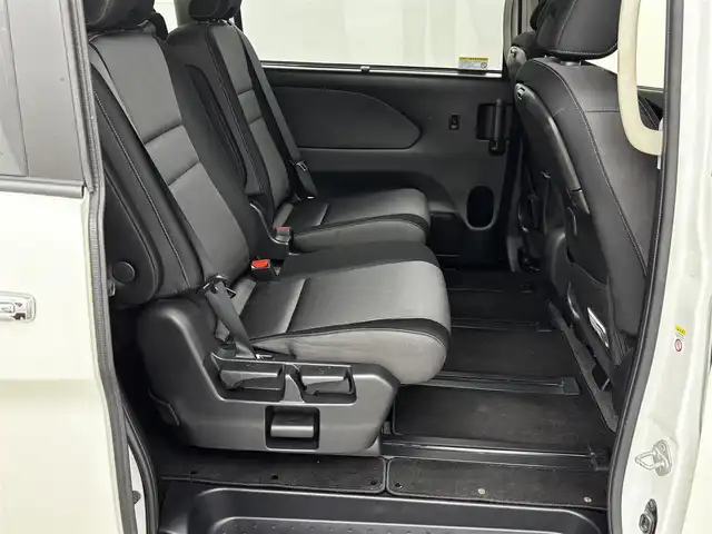 日産 セレナ e－パワー ハイウェイスター V 福岡県 2019(令1)年 6.7万km ブリリアントホワイトパール 2トーン フリップダウンモニター　/純正１０型ナビ　/アラウンドビューモニター　/ＥＴＣ　/ナビ連動ドラレコ　/プロパイロット　/エマージェンシーブレーキ　/レーンキープ　/ＢＳＭ　/パーキングアシスト　/両側電動スライドドア