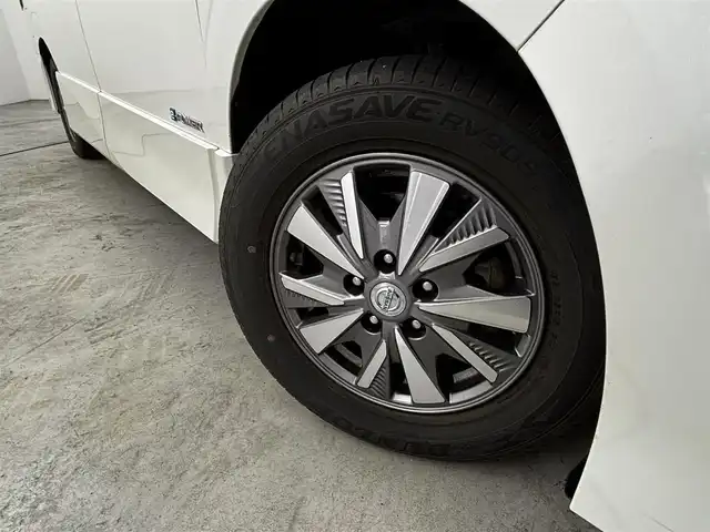 日産 セレナ e－パワー ハイウェイスター V 福岡県 2019(令1)年 6.7万km ブリリアントホワイトパール 2トーン フリップダウンモニター　/純正１０型ナビ　/アラウンドビューモニター　/ＥＴＣ　/ナビ連動ドラレコ　/プロパイロット　/エマージェンシーブレーキ　/レーンキープ　/ＢＳＭ　/パーキングアシスト　/両側電動スライドドア