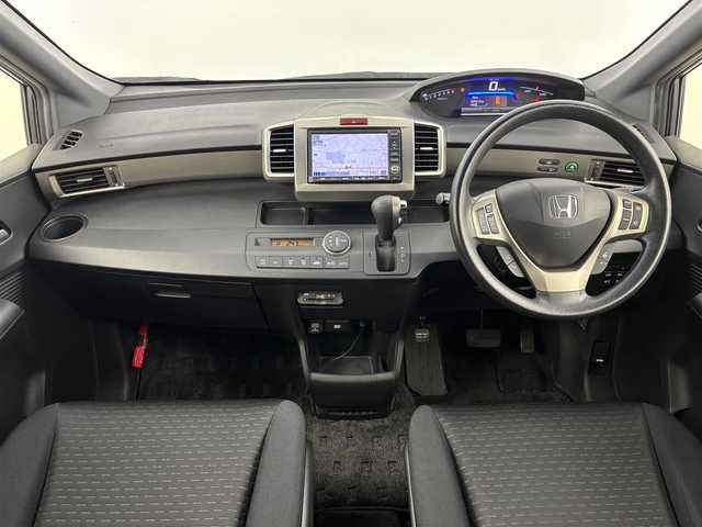 ホンダ フリード スパイク ハイブリット ジャストセレクション 埼玉県 2012(平24)年 5万km ポリッシュドメタルメタリック 純正ナビ/(CD/DVD/USB/AM/FM)/地デジワンセグ/バックカメラ/ETC/クルーズコントロール/クリアランスソナー/両側パワースライドドア/ステアリングリモコン/純正フロアマット