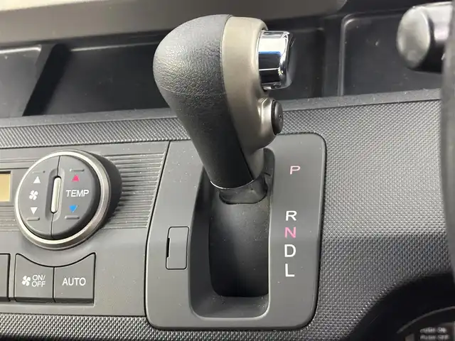ホンダ フリード スパイク ハイブリット ジャストセレクション 埼玉県 2012(平24)年 5万km ポリッシュドメタルメタリック 純正ナビ/(CD/DVD/USB/AM/FM)/地デジワンセグ/バックカメラ/ETC/クルーズコントロール/クリアランスソナー/両側パワースライドドア/ステアリングリモコン/純正フロアマット