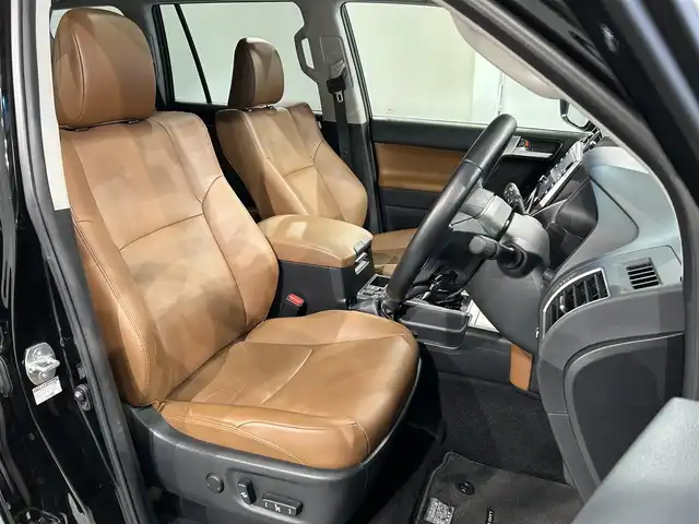 トヨタ ランドクルーザー プラド TX-L 70thアニバーサリーLTD 愛知県 2021(令3)年 3.9万km ブラック ワンオーナー/純正９インチナビ/サンルーフ/パノラミックビューモニター/本革シート/衝突軽減ブレーキ/レーダークルーズコントロール/レーンディパーチャーアラート/クリアランスソナー/先行車発進告知/ビルトインＥＴＣ２．０/シートヒーター/エアシート/パワーシート/前後ドライブレコーダー/ＬＥＤヘッドライト/オートハイビーム/ヘッドライトウォッシャー/純正18インチアルミホイール/純正フロアマット/取扱説明書＆保証書付き
