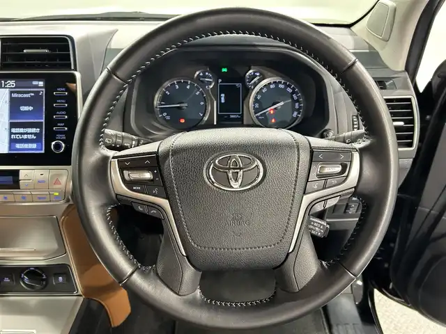トヨタ ランドクルーザー プラド TX-L 70thアニバーサリーLTD 愛知県 2021(令3)年 3.9万km ブラック ワンオーナー/純正９インチナビ/サンルーフ/パノラミックビューモニター/本革シート/衝突軽減ブレーキ/レーダークルーズコントロール/レーンディパーチャーアラート/クリアランスソナー/先行車発進告知/ビルトインＥＴＣ２．０/シートヒーター/エアシート/パワーシート/前後ドライブレコーダー/ＬＥＤヘッドライト/オートハイビーム/ヘッドライトウォッシャー/純正18インチアルミホイール/純正フロアマット/取扱説明書＆保証書付き