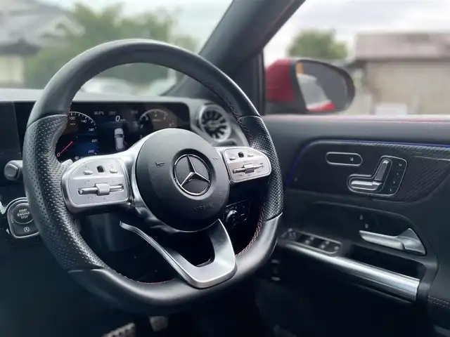 メルセデス・ベンツ Ｍ・ベンツ ＧＬＡ１８０ AMGライン 栃木県 2022(令4)年 2.3万km 赤 ワンオーナー /レーダーセーフティパッケージ/AMGライン/アンビエントライト /ナビ/フルセグTV/全方位カメラ/ETC/キーレスゴー/ACC/パーキングアシスト /レーンキープアシスト/ブラインドスポット /パークトロニック /ドラレコ前後/パワーテールゲート/パワーシート /ハーフレザー /シートヒーター /ワイヤレスチャージ /LEDヘッドライト/オートライト