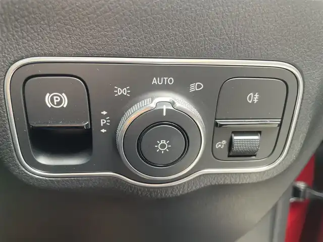 メルセデス・ベンツ Ｍ・ベンツ ＧＬＡ１８０ AMGライン 栃木県 2022(令4)年 2.3万km 赤 ワンオーナー /レーダーセーフティパッケージ/AMGライン/アンビエントライト /ナビ/フルセグTV/全方位カメラ/ETC/キーレスゴー/ACC/パーキングアシスト /レーンキープアシスト/ブラインドスポット /パークトロニック /ドラレコ前後/パワーテールゲート/パワーシート /ハーフレザー /シートヒーター /ワイヤレスチャージ /LEDヘッドライト/オートライト