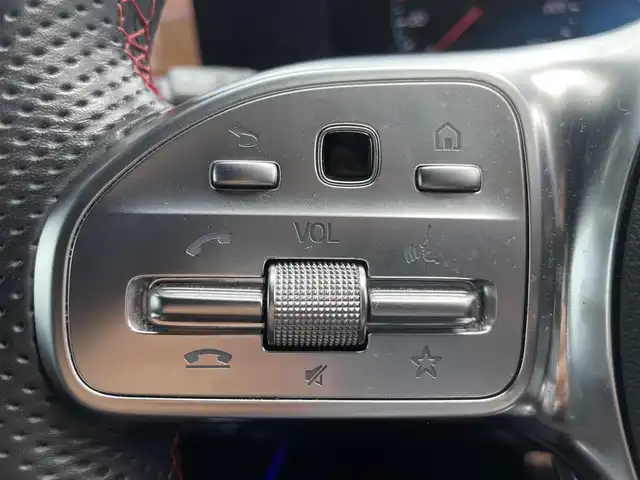 メルセデス・ベンツ Ｍ・ベンツ ＧＬＡ１８０ AMGライン 栃木県 2022(令4)年 2.3万km 赤 ワンオーナー /レーダーセーフティパッケージ/AMGライン/アンビエントライト /ナビ/フルセグTV/全方位カメラ/ETC/キーレスゴー/ACC/パーキングアシスト /レーンキープアシスト/ブラインドスポット /パークトロニック /ドラレコ前後/パワーテールゲート/パワーシート /ハーフレザー /シートヒーター /ワイヤレスチャージ /LEDヘッドライト/オートライト