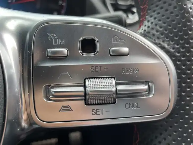 メルセデス・ベンツ Ｍ・ベンツ ＧＬＡ１８０ AMGライン 栃木県 2022(令4)年 2.3万km 赤 ワンオーナー /レーダーセーフティパッケージ/AMGライン/アンビエントライト /ナビ/フルセグTV/全方位カメラ/ETC/キーレスゴー/ACC/パーキングアシスト /レーンキープアシスト/ブラインドスポット /パークトロニック /ドラレコ前後/パワーテールゲート/パワーシート /ハーフレザー /シートヒーター /ワイヤレスチャージ /LEDヘッドライト/オートライト
