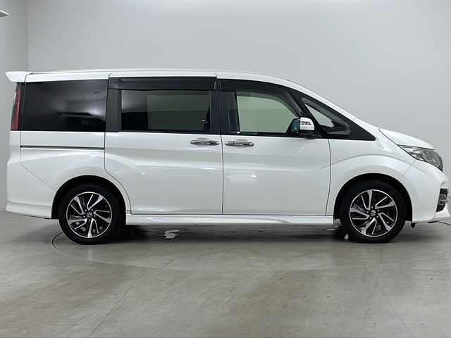 ホンダ ステップワゴン スパーダ クールスピリット 道央・札幌 2015(平27)年 11.2万km ホワイトオーキッドパール ・4WD/・ワンオーナー/・寒冷地仕様/・社外ナビ/&CD&DVD&BD&BT&SD&USB&iPod&TV/・社外フリップダウンモニター/・両側パワースライドドア/・バックカメラ/・クルーズコントロール/・衝突軽減ブレーキ/・路外逸脱抑制機能/・横滑り防止装置/・前席シートヒーター/・パドルシフト/・ステアリングスイッチ/・純正フロアマット/・電動格納ミラー/・LEDヘッドライト/・オートライト/・オートマチックハイビーム/・スマートキー