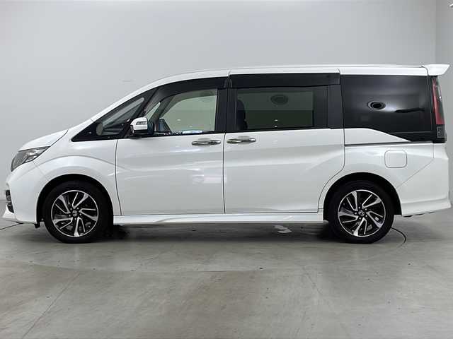 ホンダ ステップワゴン スパーダ クールスピリット 道央・札幌 2015(平27)年 11.2万km ホワイトオーキッドパール ・4WD/・ワンオーナー/・寒冷地仕様/・社外ナビ/&CD&DVD&BD&BT&SD&USB&iPod&TV/・社外フリップダウンモニター/・両側パワースライドドア/・バックカメラ/・クルーズコントロール/・衝突軽減ブレーキ/・路外逸脱抑制機能/・横滑り防止装置/・前席シートヒーター/・パドルシフト/・ステアリングスイッチ/・純正フロアマット/・電動格納ミラー/・LEDヘッドライト/・オートライト/・オートマチックハイビーム/・スマートキー