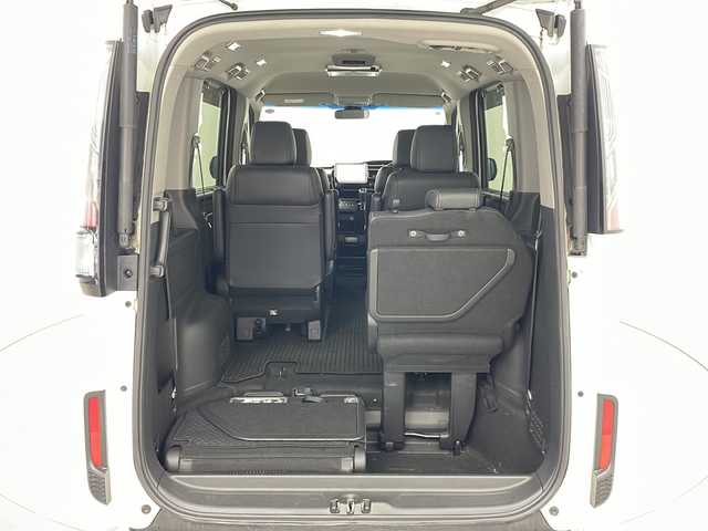 ホンダ ステップワゴン スパーダ クールスピリット 道央・札幌 2015(平27)年 11.2万km ホワイトオーキッドパール ・4WD/・ワンオーナー/・寒冷地仕様/・社外ナビ/&CD&DVD&BD&BT&SD&USB&iPod&TV/・社外フリップダウンモニター/・両側パワースライドドア/・バックカメラ/・クルーズコントロール/・衝突軽減ブレーキ/・路外逸脱抑制機能/・横滑り防止装置/・前席シートヒーター/・パドルシフト/・ステアリングスイッチ/・純正フロアマット/・電動格納ミラー/・LEDヘッドライト/・オートライト/・オートマチックハイビーム/・スマートキー