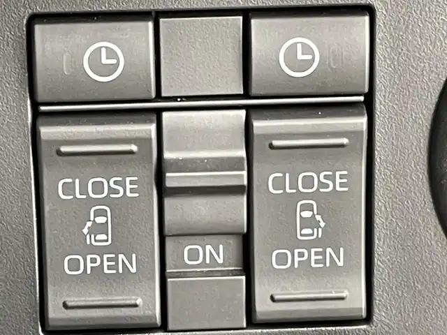 トヨタ ルーミー カスタムG－T 千葉県 2023(令5)年 3.1万km パールホワイトⅢ 禁煙　/純正９型ナビ（NMZN-Y73D）/AM＆FM＆Bluetooth＆フルセグTV＆CD＆DVD/レーダークルーズコントロール/ＥＴＣ２．０　/両側電動スライドドア　/電動パーキングブレーキ　/トヨタセーフティセンス/プリクラッシュセーフティ　/前席シートヒーター　/ＨＤＭＩ　/ＵＳＢポート　/全方位カメラ/アイドリングストップ/ウィンカーミラー/ドアバイザー/プッシュスタート/LEDヘッドライト