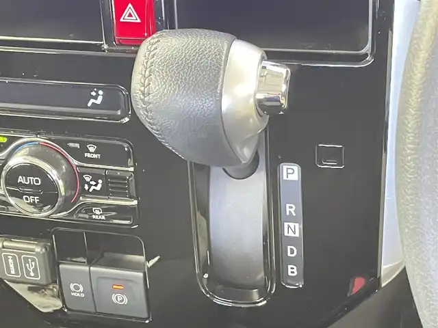 トヨタ ルーミー カスタムG－T 千葉県 2023(令5)年 3.1万km パールホワイトⅢ 禁煙　/純正９型ナビ（NMZN-Y73D）/AM＆FM＆Bluetooth＆フルセグTV＆CD＆DVD/レーダークルーズコントロール/ＥＴＣ２．０　/両側電動スライドドア　/電動パーキングブレーキ　/トヨタセーフティセンス/プリクラッシュセーフティ　/前席シートヒーター　/ＨＤＭＩ　/ＵＳＢポート　/全方位カメラ/アイドリングストップ/ウィンカーミラー/ドアバイザー/プッシュスタート/LEDヘッドライト