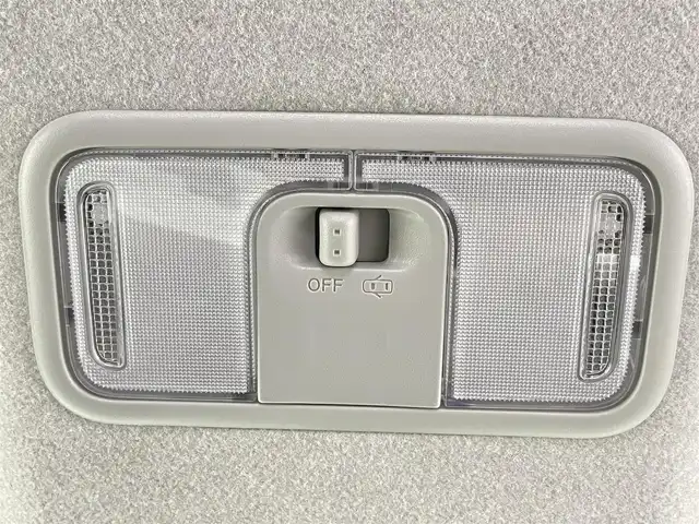 トヨタ ルーミー カスタムG－T 千葉県 2023(令5)年 3.1万km パールホワイトⅢ 禁煙　/純正９型ナビ（NMZN-Y73D）/AM＆FM＆Bluetooth＆フルセグTV＆CD＆DVD/レーダークルーズコントロール/ＥＴＣ２．０　/両側電動スライドドア　/電動パーキングブレーキ　/トヨタセーフティセンス/プリクラッシュセーフティ　/前席シートヒーター　/ＨＤＭＩ　/ＵＳＢポート　/全方位カメラ/アイドリングストップ/ウィンカーミラー/ドアバイザー/プッシュスタート/LEDヘッドライト