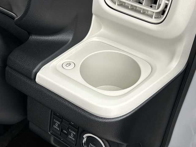 ダイハツ ムーヴ キャンバス 愛知県 2023(令5)年 0.3万km シャイニングホワイトパール/サンドベージュメタリック 純正ナビ/・Ｂｌｕｅｔｏｏｔｈ/・フルセグ/・ＤＶＤ/ＣＤ/両側パワースライドドア/バックカメラ/シートシート/スマートアシストIII/衝突軽減/コーナーセンサー/レーンキープ/LEDヘッドライト/オートマチックハイビーム/スペアキー