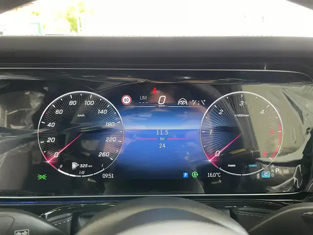 メルセデス・ベンツ ゲレンデヴァーゲン Ｇ４５０ｄ 宮城県 2025(令7)年 0.1万km未満 オブシディアンブラック 登録時走行距離11km//AMGラインパッケージ//MANUFAKTURプログラムプラス//MANUFAKTURロゴパッケージ//MANUFAKTUR同色スペアタイヤリング//内装色：MANUFAKTURチタニウムグレー//MBUXマルチメディアシステム//スライディングルーフ//レーダークルーズコントロール//アクティブパーキングアシスト//シートヒーター/ベンチレーション//ステアリングヒーター//ワイヤレス充電//温度制御式カップホルダー//純正フロアマット//ビルトインETC2.0//スマートキーx2//ワンオーナー