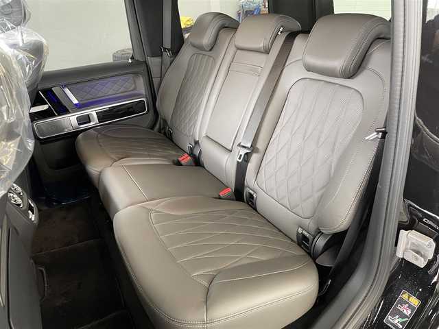 メルセデス・ベンツ ゲレンデヴァーゲン Ｇ４５０ｄ 宮城県 2025(令7)年 0.1万km未満 オブシディアンブラック 登録時走行距離11km//AMGラインパッケージ//MANUFAKTURプログラムプラス//MANUFAKTURロゴパッケージ//MANUFAKTUR同色スペアタイヤリング//内装色：MANUFAKTURチタニウムグレー//MBUXマルチメディアシステム//スライディングルーフ//レーダークルーズコントロール//アクティブパーキングアシスト//シートヒーター/ベンチレーション//ステアリングヒーター//ワイヤレス充電//温度制御式カップホルダー//純正フロアマット//ビルトインETC2.0//スマートキーx2//ワンオーナー