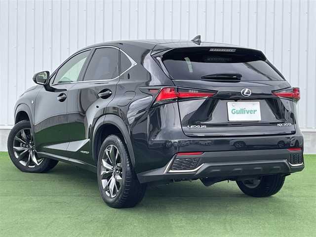 レクサス ＮＸ 300h Fスポーツ 香川県 2018(平30)年 13.2万km グラファイトブラックガラスフレーク 登録時走行距離：132065km/メーカー純正ナビ/　CD DVD BT フルセグTV/バックカメラ/左前カメラ/レザーシート/パワーシート/シートベンチレーション/革巻きステアリング/ステアリングスイッチ/ステアリングヒーター/プリクラッシュセーフティシステム/レーンキープアシスト/レーダークルーズコントロール/ブラインドスポットモニター/オートハイビーム/LEDヘッドライト/オートライト/フォグランプ/MTモード付AT/横滑り防止装置/ビルトインETC2.0/プッシュスタート/スマートキー