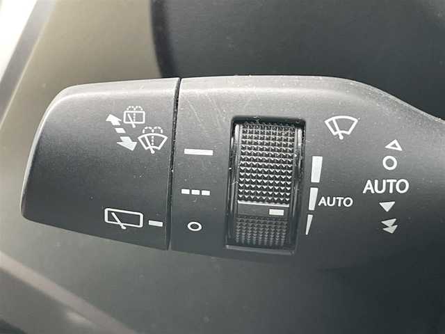 レクサス ＮＸ 300h Fスポーツ 香川県 2018(平30)年 13.2万km グラファイトブラックガラスフレーク 登録時走行距離：132065km/メーカー純正ナビ/　CD DVD BT フルセグTV/バックカメラ/左前カメラ/レザーシート/パワーシート/シートベンチレーション/革巻きステアリング/ステアリングスイッチ/ステアリングヒーター/プリクラッシュセーフティシステム/レーンキープアシスト/レーダークルーズコントロール/ブラインドスポットモニター/オートハイビーム/LEDヘッドライト/オートライト/フォグランプ/MTモード付AT/横滑り防止装置/ビルトインETC2.0/プッシュスタート/スマートキー