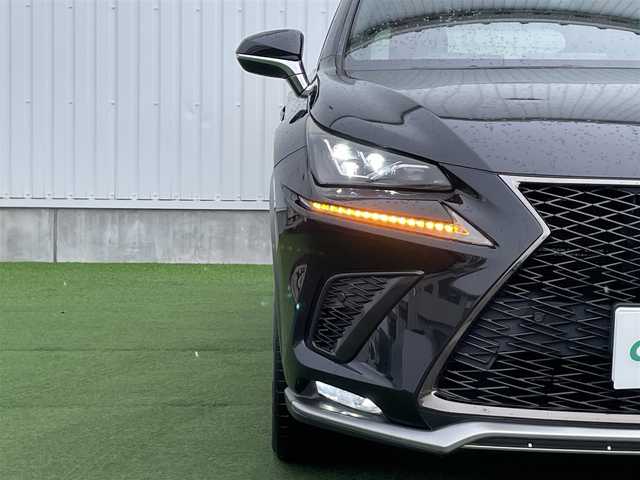 レクサス ＮＸ 300h Fスポーツ 香川県 2018(平30)年 13.2万km グラファイトブラックガラスフレーク 登録時走行距離：132065km/メーカー純正ナビ/　CD DVD BT フルセグTV/バックカメラ/左前カメラ/レザーシート/パワーシート/シートベンチレーション/革巻きステアリング/ステアリングスイッチ/ステアリングヒーター/プリクラッシュセーフティシステム/レーンキープアシスト/レーダークルーズコントロール/ブラインドスポットモニター/オートハイビーム/LEDヘッドライト/オートライト/フォグランプ/MTモード付AT/横滑り防止装置/ビルトインETC2.0/プッシュスタート/スマートキー
