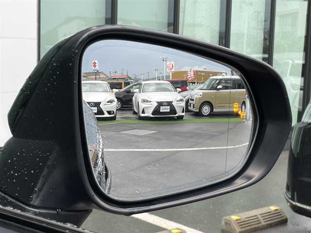 レクサス ＮＸ 300h Fスポーツ 香川県 2018(平30)年 13.2万km グラファイトブラックガラスフレーク 登録時走行距離：132065km/メーカー純正ナビ/　CD DVD BT フルセグTV/バックカメラ/左前カメラ/レザーシート/パワーシート/シートベンチレーション/革巻きステアリング/ステアリングスイッチ/ステアリングヒーター/プリクラッシュセーフティシステム/レーンキープアシスト/レーダークルーズコントロール/ブラインドスポットモニター/オートハイビーム/LEDヘッドライト/オートライト/フォグランプ/MTモード付AT/横滑り防止装置/ビルトインETC2.0/プッシュスタート/スマートキー