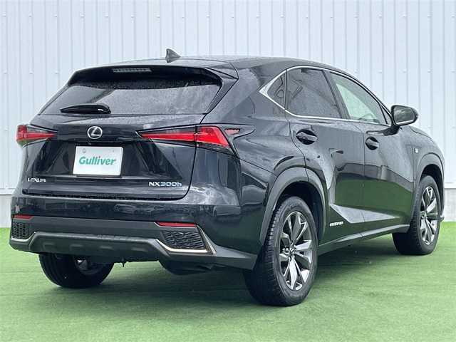 レクサス ＮＸ 300h Fスポーツ 香川県 2018(平30)年 13.2万km グラファイトブラックガラスフレーク 登録時走行距離：132065km/メーカー純正ナビ/　CD DVD BT フルセグTV/バックカメラ/左前カメラ/レザーシート/パワーシート/シートベンチレーション/革巻きステアリング/ステアリングスイッチ/ステアリングヒーター/プリクラッシュセーフティシステム/レーンキープアシスト/レーダークルーズコントロール/ブラインドスポットモニター/オートハイビーム/LEDヘッドライト/オートライト/フォグランプ/MTモード付AT/横滑り防止装置/ビルトインETC2.0/プッシュスタート/スマートキー
