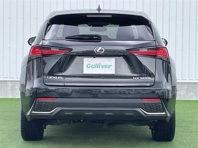 レクサス ＮＸ 300h Fスポーツ 香川県 2018(平30)年 13.2万km グラファイトブラックガラスフレーク 登録時走行距離：132065km/メーカー純正ナビ/　CD DVD BT フルセグTV/バックカメラ/左前カメラ/レザーシート/パワーシート/シートベンチレーション/革巻きステアリング/ステアリングスイッチ/ステアリングヒーター/プリクラッシュセーフティシステム/レーンキープアシスト/レーダークルーズコントロール/ブラインドスポットモニター/オートハイビーム/LEDヘッドライト/オートライト/フォグランプ/MTモード付AT/横滑り防止装置/ビルトインETC2.0/プッシュスタート/スマートキー