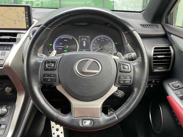 レクサス ＮＸ 300h Fスポーツ 香川県 2018(平30)年 13.2万km グラファイトブラックガラスフレーク 登録時走行距離：132065km/メーカー純正ナビ/　CD DVD BT フルセグTV/バックカメラ/左前カメラ/レザーシート/パワーシート/シートベンチレーション/革巻きステアリング/ステアリングスイッチ/ステアリングヒーター/プリクラッシュセーフティシステム/レーンキープアシスト/レーダークルーズコントロール/ブラインドスポットモニター/オートハイビーム/LEDヘッドライト/オートライト/フォグランプ/MTモード付AT/横滑り防止装置/ビルトインETC2.0/プッシュスタート/スマートキー