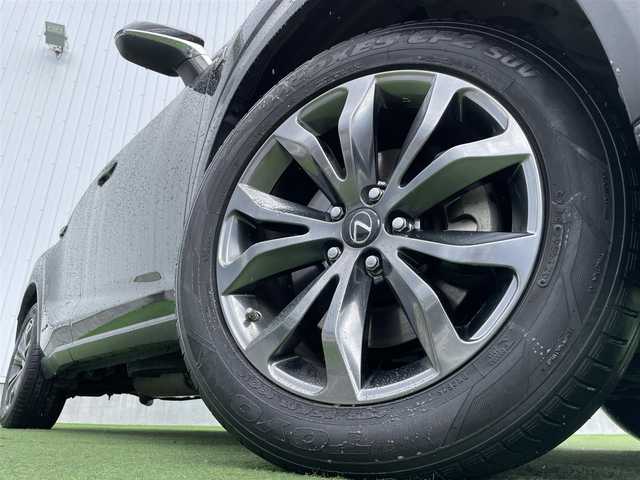レクサス ＮＸ 300h Fスポーツ 香川県 2018(平30)年 13.2万km グラファイトブラックガラスフレーク 登録時走行距離：132065km/メーカー純正ナビ/　CD DVD BT フルセグTV/バックカメラ/左前カメラ/レザーシート/パワーシート/シートベンチレーション/革巻きステアリング/ステアリングスイッチ/ステアリングヒーター/プリクラッシュセーフティシステム/レーンキープアシスト/レーダークルーズコントロール/ブラインドスポットモニター/オートハイビーム/LEDヘッドライト/オートライト/フォグランプ/MTモード付AT/横滑り防止装置/ビルトインETC2.0/プッシュスタート/スマートキー
