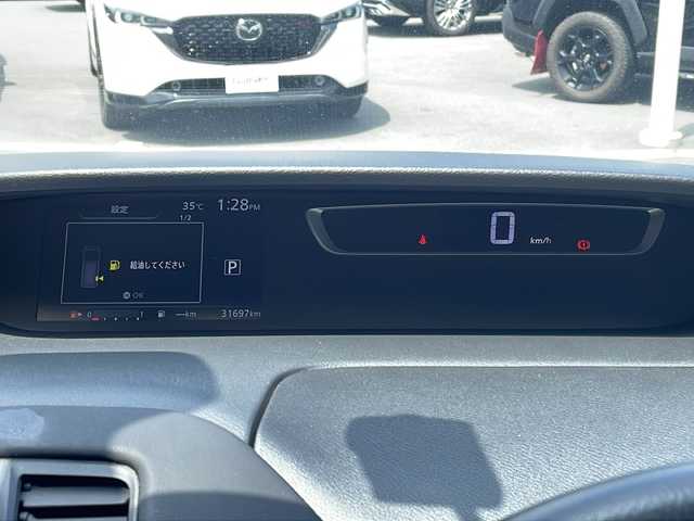 日産 セレナ ハイウェイスター 長野県 2016(平28)年 3.2万km ブリリアントホワイトパール 純正９インチナビ【MM516D-L】/（ＣＤ／ＤＶＤ／ＢＴ／フルセグＴＶ）/地図SD未到着の為動作確認未実地/ビルトインＥＴＣ/ドライブレコーダー/革巻きステアリング/ステアリングスイッチ/クルーズコントロール/両側パワースライドドア/アイドリングストップ/車線逸脱警報/エマージェンシーブレーキ/フォグランプ/オートライト/スマートキー/Pスタート/電動格納ミラー/純正フロアマット/純正16インチAW