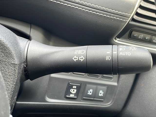 日産 セレナ ハイウェイスター 長野県 2016(平28)年 3.2万km ブリリアントホワイトパール 純正９インチナビ【MM516D-L】/（ＣＤ／ＤＶＤ／ＢＴ／フルセグＴＶ）/地図SD未到着の為動作確認未実地/ビルトインＥＴＣ/ドライブレコーダー/革巻きステアリング/ステアリングスイッチ/クルーズコントロール/両側パワースライドドア/アイドリングストップ/車線逸脱警報/エマージェンシーブレーキ/フォグランプ/オートライト/スマートキー/Pスタート/電動格納ミラー/純正フロアマット/純正16インチAW