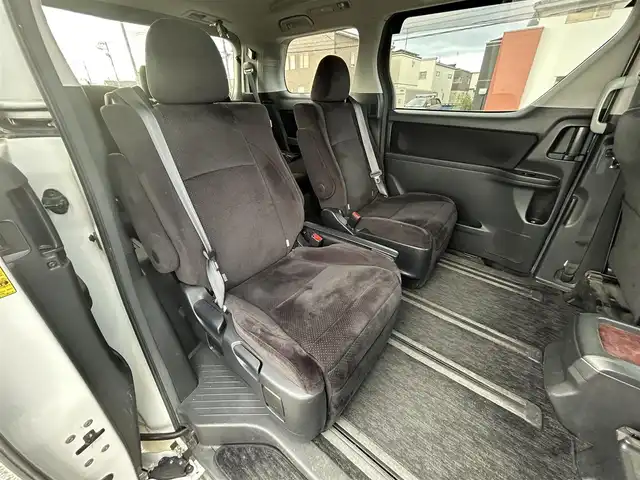 トヨタ アルファード 240S プライムセレクションⅡ 道央・札幌 2011(平23)年 17.4万km ホワイトパールクリスタルシャイン ４WD/寒冷地仕様/純正ディーラーOPナビ/CD/DVD/BT/フルセグ/純正フリップダウンモニター/横滑り防止装置/コーナーセンサー/バックカメラ/ETC/ECOMODE/ワイパーデアイサー/両側パワースライドドア/パワーバックドア/オットマン/プッシュスタート/スマートキー/ハロゲンヘッドライト/オートライト/フォグランプ/電動格納ミラー/ウィンカーミラー/純正フロアマット/ドアバイザー/スペアキー