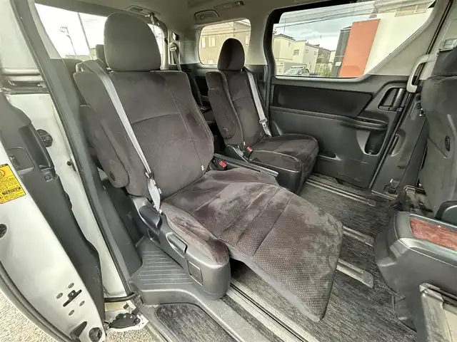 トヨタ アルファード 240S プライムセレクションⅡ 道央・札幌 2011(平23)年 17.4万km ホワイトパールクリスタルシャイン ４WD/寒冷地仕様/純正ディーラーOPナビ/CD/DVD/BT/フルセグ/純正フリップダウンモニター/横滑り防止装置/コーナーセンサー/バックカメラ/ETC/ECOMODE/ワイパーデアイサー/両側パワースライドドア/パワーバックドア/オットマン/プッシュスタート/スマートキー/ハロゲンヘッドライト/オートライト/フォグランプ/電動格納ミラー/ウィンカーミラー/純正フロアマット/ドアバイザー/スペアキー