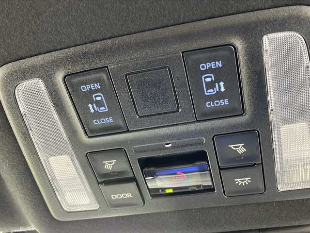 トヨタ ヴォクシー ハイブリッド S－Z 愛知県 2023(令5)年 1.7万km ホワイトパールクリスタルシャイン ワンオーナー/トヨタセーフティセンス/純正10.5インチディスプレイナビ/CD/DVD/DTV/Bluetooth/バックカメラ/純正フリップダウンモニター/両側パワースライドドア /レーダークルーズコントロール/LEDオートライト/オートマチックハイビーム /前後ドライブレコーダー/ビルトインETC2.0/ハーフレザーシート /シートヒーター /純正フロアマット/コーナーセンサー /スマートキー/スペアキー