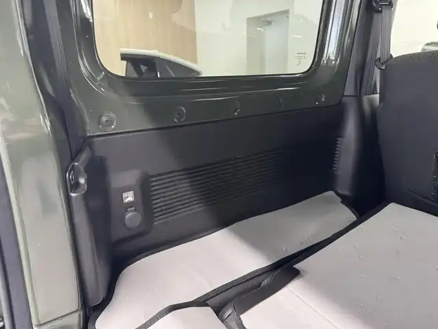 スズキ ジムニー XC 三重県 2020(令2)年 3.4万km ジャングルグリーン ガソリン・ターボ/パートタイム4WD/フロア5MT/カロッツェリア 9インチ『サイバーナビ』 AVIC-RQ910/（CD/DVD/MSV/SD/FM/AM/TV/USB/HDMI/AUX/Bluetooth/Streaming Video）/バックカメラ/ドライブレコーダー 前方/ETC/安全/・デュアルセンサーブレーキサポート/・車線逸脱警報機能/・ふらつき警報機能/・標識認識機能/・ハイビームアシスト/・トラクションコントロールシステム/・ヒルディセントコントロール/など/装備/・クルーズコントロール/・シートヒーター（D/N）/・オートエアコン/・ステアリングスイッチ/・オートライト/・LEDヘッドランプ/・フロントフォグランプ（白⇔黄色替え可能）/・プッシュスタート/・電動格納ドアミラー/・純正16inAW/・背面スペアタイヤ/・取/ナビ取/・スマートキーx1/・MONSTER SPORTマッドガード、マフラー、背面タイヤカバー/など