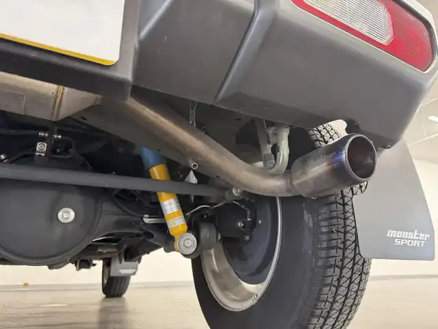 スズキ ジムニー XC 三重県 2020(令2)年 3.4万km ジャングルグリーン ガソリン・ターボ/パートタイム4WD/フロア5MT/カロッツェリア 9インチ『サイバーナビ』 AVIC-RQ910/（CD/DVD/MSV/SD/FM/AM/TV/USB/HDMI/AUX/Bluetooth/Streaming Video）/バックカメラ/ドライブレコーダー 前方/ETC/安全/・デュアルセンサーブレーキサポート/・車線逸脱警報機能/・ふらつき警報機能/・標識認識機能/・ハイビームアシスト/・トラクションコントロールシステム/・ヒルディセントコントロール/など/装備/・クルーズコントロール/・シートヒーター（D/N）/・オートエアコン/・ステアリングスイッチ/・オートライト/・LEDヘッドランプ/・フロントフォグランプ（白⇔黄色替え可能）/・プッシュスタート/・電動格納ドアミラー/・純正16inAW/・背面スペアタイヤ/・取/ナビ取/・スマートキーx1/・MONSTER SPORTマッドガード、マフラー、背面タイヤカバー/など