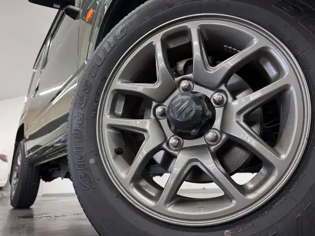スズキ ジムニー XC 三重県 2020(令2)年 3.4万km ジャングルグリーン ガソリン・ターボ/パートタイム4WD/フロア5MT/カロッツェリア 9インチ『サイバーナビ』 AVIC-RQ910/（CD/DVD/MSV/SD/FM/AM/TV/USB/HDMI/AUX/Bluetooth/Streaming Video）/バックカメラ/ドライブレコーダー 前方/ETC/安全/・デュアルセンサーブレーキサポート/・車線逸脱警報機能/・ふらつき警報機能/・標識認識機能/・ハイビームアシスト/・トラクションコントロールシステム/・ヒルディセントコントロール/など/装備/・クルーズコントロール/・シートヒーター（D/N）/・オートエアコン/・ステアリングスイッチ/・オートライト/・LEDヘッドランプ/・フロントフォグランプ（白⇔黄色替え可能）/・プッシュスタート/・電動格納ドアミラー/・純正16inAW/・背面スペアタイヤ/・取/ナビ取/・スマートキーx1/・MONSTER SPORTマッドガード、マフラー、背面タイヤカバー/など
