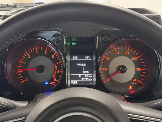 スズキ ジムニー XC 三重県 2020(令2)年 3.4万km ジャングルグリーン ガソリン・ターボ/パートタイム4WD/フロア5MT/カロッツェリア 9インチ『サイバーナビ』 AVIC-RQ910/（CD/DVD/MSV/SD/FM/AM/TV/USB/HDMI/AUX/Bluetooth/Streaming Video）/バックカメラ/ドライブレコーダー 前方/ETC/安全/・デュアルセンサーブレーキサポート/・車線逸脱警報機能/・ふらつき警報機能/・標識認識機能/・ハイビームアシスト/・トラクションコントロールシステム/・ヒルディセントコントロール/など/装備/・クルーズコントロール/・シートヒーター（D/N）/・オートエアコン/・ステアリングスイッチ/・オートライト/・LEDヘッドランプ/・フロントフォグランプ（白⇔黄色替え可能）/・プッシュスタート/・電動格納ドアミラー/・純正16inAW/・背面スペアタイヤ/・取/ナビ取/・スマートキーx1/・MONSTER SPORTマッドガード、マフラー、背面タイヤカバー/など