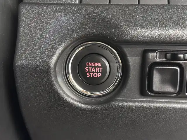 スズキ ジムニー XC 三重県 2020(令2)年 3.4万km ジャングルグリーン ガソリン・ターボ/パートタイム4WD/フロア5MT/カロッツェリア 9インチ『サイバーナビ』 AVIC-RQ910/（CD/DVD/MSV/SD/FM/AM/TV/USB/HDMI/AUX/Bluetooth/Streaming Video）/バックカメラ/ドライブレコーダー 前方/ETC/安全/・デュアルセンサーブレーキサポート/・車線逸脱警報機能/・ふらつき警報機能/・標識認識機能/・ハイビームアシスト/・トラクションコントロールシステム/・ヒルディセントコントロール/など/装備/・クルーズコントロール/・シートヒーター（D/N）/・オートエアコン/・ステアリングスイッチ/・オートライト/・LEDヘッドランプ/・フロントフォグランプ（白⇔黄色替え可能）/・プッシュスタート/・電動格納ドアミラー/・純正16inAW/・背面スペアタイヤ/・取/ナビ取/・スマートキーx1/・MONSTER SPORTマッドガード、マフラー、背面タイヤカバー/など