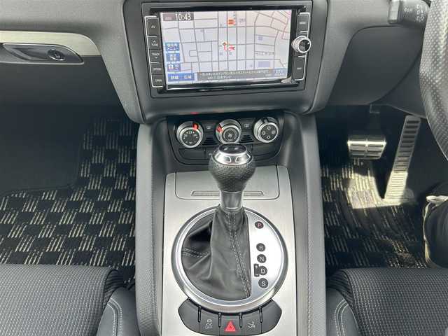 アウディ ＴＴクーペ 1．8 TFSI Sライン 群馬県 2012(平24)年 5.9万km アイビスホワイト ターボ/リトラクタブルリヤスポイラー/純正メモリナビ/CD・DVD・USB・SD/Bluetooth・フルセグTV/ビルトインETC/パドルシフト/ハーフレザーシート/前席パワーシート/純正アルミホイール/純正フロアマット/HIDヘッドライト/オートライト/スペアキー