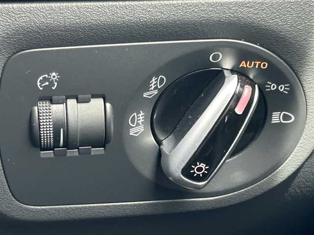 アウディ ＴＴクーペ 1．8 TFSI Sライン 群馬県 2012(平24)年 5.9万km アイビスホワイト ターボ/リトラクタブルリヤスポイラー/純正メモリナビ/CD・DVD・USB・SD/Bluetooth・フルセグTV/ビルトインETC/パドルシフト/ハーフレザーシート/前席パワーシート/純正アルミホイール/純正フロアマット/HIDヘッドライト/オートライト/スペアキー