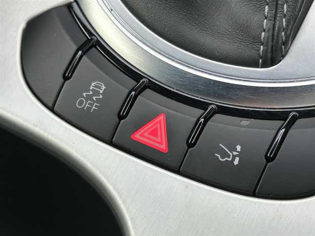 アウディ ＴＴクーペ 1．8 TFSI Sライン 群馬県 2012(平24)年 5.9万km アイビスホワイト ターボ/リトラクタブルリヤスポイラー/純正メモリナビ/CD・DVD・USB・SD/Bluetooth・フルセグTV/ビルトインETC/パドルシフト/ハーフレザーシート/前席パワーシート/純正アルミホイール/純正フロアマット/HIDヘッドライト/オートライト/スペアキー