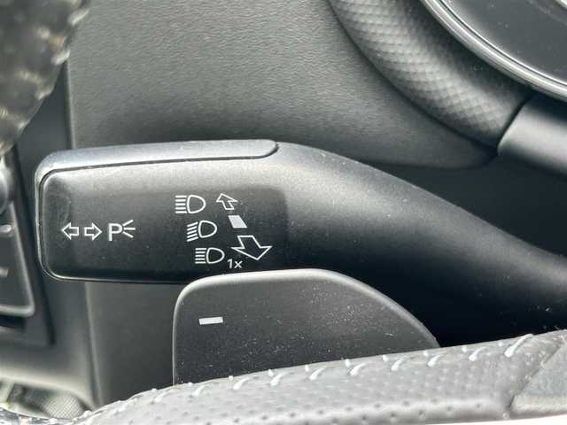 アウディ ＴＴクーペ 1．8 TFSI Sライン 群馬県 2012(平24)年 5.9万km アイビスホワイト ターボ/リトラクタブルリヤスポイラー/純正メモリナビ/CD・DVD・USB・SD/Bluetooth・フルセグTV/ビルトインETC/パドルシフト/ハーフレザーシート/前席パワーシート/純正アルミホイール/純正フロアマット/HIDヘッドライト/オートライト/スペアキー