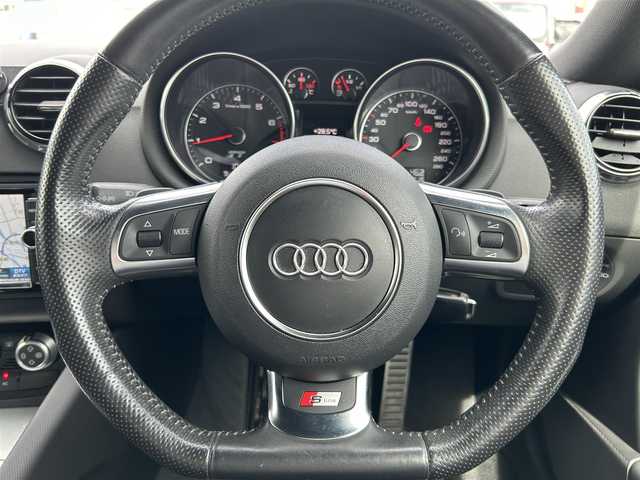 アウディ ＴＴクーペ 1．8 TFSI Sライン 群馬県 2012(平24)年 5.9万km アイビスホワイト ターボ/リトラクタブルリヤスポイラー/純正メモリナビ/CD・DVD・USB・SD/Bluetooth・フルセグTV/ビルトインETC/パドルシフト/ハーフレザーシート/前席パワーシート/純正アルミホイール/純正フロアマット/HIDヘッドライト/オートライト/スペアキー