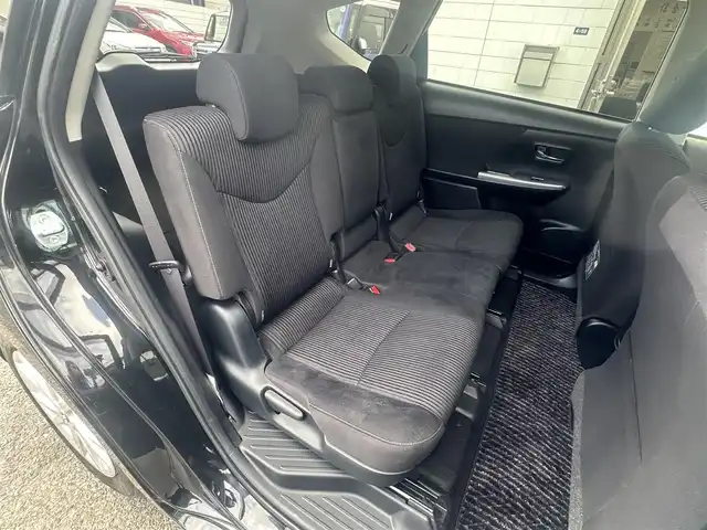トヨタ プリウス α S 滋賀県 2015(平27)年 12.7万km アティチュードブラックマイカ (株)IDOMが運営する【じしゃロン草津店】の自社ローン専用車両になりますこちらは現金またはオートローンご利用時の価格です。自社ローンご希望の方は別途その旨お申付け下さい/純正SDナビ（NSZN-W64T）/フルセグ/Bluetooth/CD/DVD/バックカメラ/ビルトインETC/フォグランプ/ステアリングスイッチ/プッシュスタート/スマートキー/純正フロアマット/ドアバイザー/保証書/取扱説明書