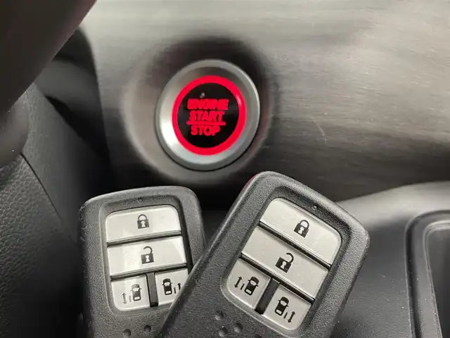 ホンダ フリード G ホンダセンシング 群馬県 2020(令2)年 1.3万km クリスタルブラックパール 純正９インチナビ　バックカメラ　両側パワースライドドア　アダプティブクルーズコントロール　ＬＥＤ　純正１５インチＡＷ　ステアリングリモコン　ドライブレコーダー　ＥＴＣ　コーナーセンサー　禁煙車