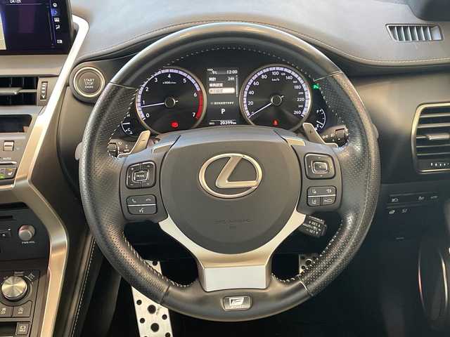 レクサス ＮＸ 300 Fスポーツ 埼玉県 2018(平30)年 2.1万km ホワイトノーヴァガラスフレーク 衝突軽減ブレーキ /サンルーフ /三眼LED /純正ナビ/　　CD/DVD/BT/フルセグ /全方位カメラ /パワーバックドア /レーダークルーズコントロール /革シート /シートヒーター/クーラー /純正18インチアルミホイール/ブラインドスポットモニター/パドルシフト/ステアリングヒーター/スイッチ/純正ETC2.0