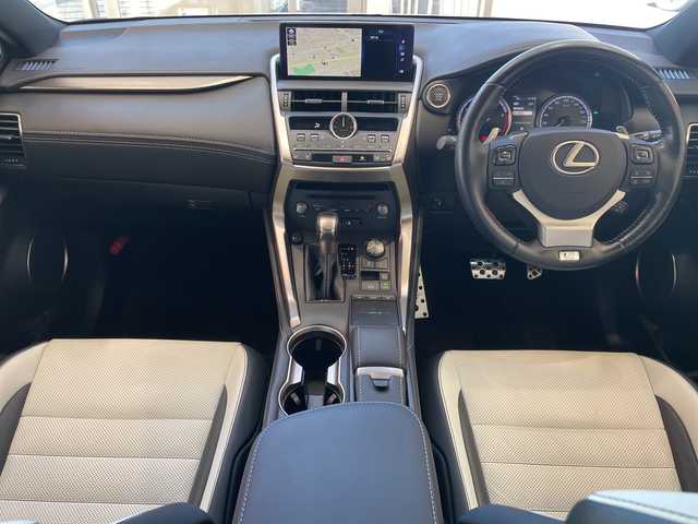 レクサス ＮＸ 300 Fスポーツ 埼玉県 2018(平30)年 2.1万km ホワイトノーヴァガラスフレーク 衝突軽減ブレーキ /サンルーフ /三眼LED /純正ナビ/　　CD/DVD/BT/フルセグ /全方位カメラ /パワーバックドア /レーダークルーズコントロール /革シート /シートヒーター/クーラー /純正18インチアルミホイール/ブラインドスポットモニター/パドルシフト/ステアリングヒーター/スイッチ/純正ETC2.0
