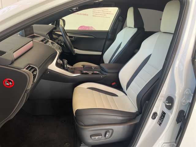 レクサス ＮＸ 300 Fスポーツ 埼玉県 2018(平30)年 2.1万km ホワイトノーヴァガラスフレーク 衝突軽減ブレーキ /サンルーフ /三眼LED /純正ナビ/　　CD/DVD/BT/フルセグ /全方位カメラ /パワーバックドア /レーダークルーズコントロール /革シート /シートヒーター/クーラー /純正18インチアルミホイール/ブラインドスポットモニター/パドルシフト/ステアリングヒーター/スイッチ/純正ETC2.0